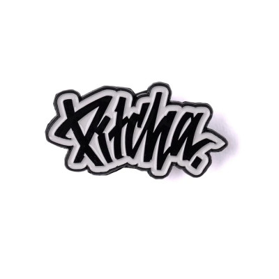 kovový odznak Pitcha LOGO white