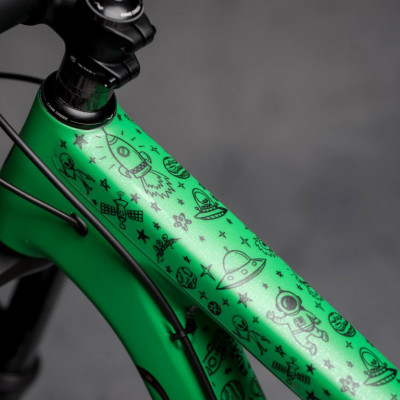 Ochranná fólie DYEDbro Space Trip Black Gloss